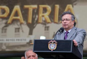 Gustavo Petro cierra el 2024 con una gran desaprobación, según encuesta de Invamer: Medellín y Bucaramanga son las ciudades donde peor le va. 