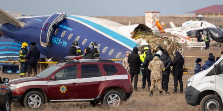 Estados Unidos cree que sistema aéreo de Rusia impactó avión de pasajeros que dejó 38 ciudadanos muertos