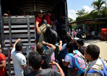 Acusan al gobierno Petro de crear una crisis explícita de orden público por no haber evitado el desplazamiento humanitario del Catatumbo pese a las alertas tempranas de la prensa y Defensoría del Pueblo 