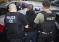 Redadas contra inmigrantes ilegales en Estados Unidos llegan hasta oficina de abogado de inmigración  