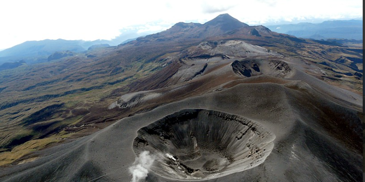 Servicio Geológico Nacional reporta alta sismicidad en cráter del volcán Puracé que la semana pasada emitió cenizas que cayeron sobre poblados y ciudades del Pacífico colombiano 