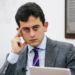Ministro de Gustavo Petro denunció mas de 20 congresistas que le pidieron puestos en la DIAN. desde aliados del gobierno, el procurador, presidente del senado hasta opositores, fueron salpicados. 