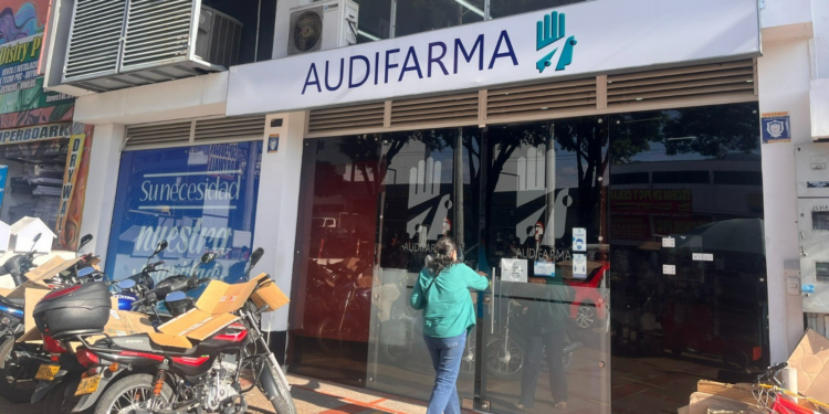 Ministerio de Salud presenta denuncia penal contra directivos de Audifarma acusándolos de acaparamiento de medicamentos 