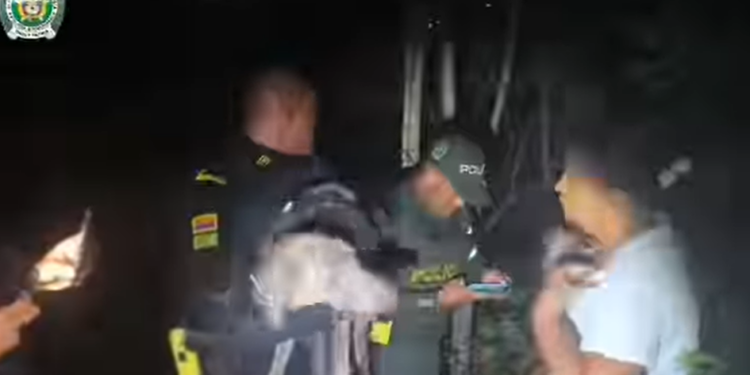 Comunidad y policía hallaron mascota extraviada.