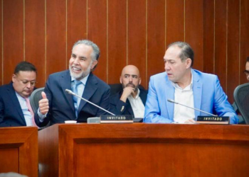 «Esperamos que la Comisión esté más del lado de la clase obrera que de la clase dirigente”- Armando Benedetti en comisión cuarta del Senado  