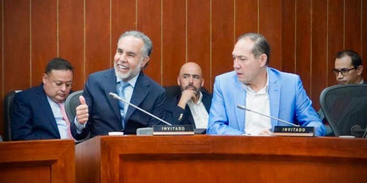 «Esperamos que la Comisión esté más del lado de la clase obrera que de la clase dirigente”- Armando Benedetti en comisión cuarta del Senado  