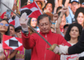 “Guerra a muerte”: el significado de la bandera roja de Petro en la Plaza de Bolívar