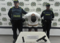 Policía atrapa a hombre armado 