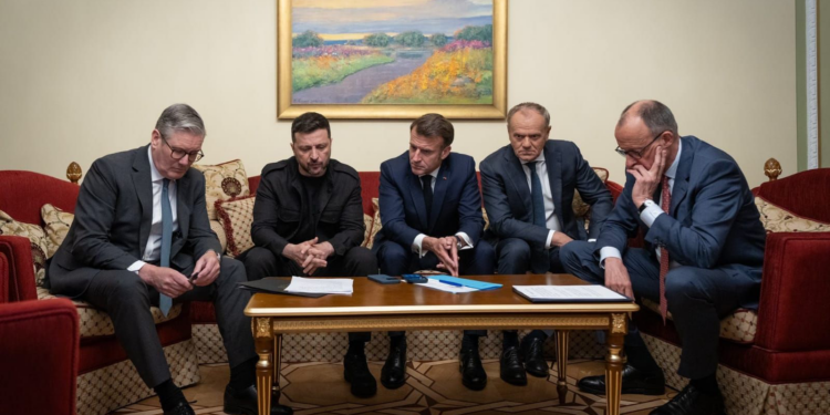 Unión Europea y Estados Unidos avanzan en un acuerdo para cese el fuego verificado en Ucrania tras la guerra con Rusia 