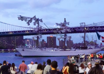 Barco escuela de México chocó contra puente de Brooklyn dejando varias víctimas  