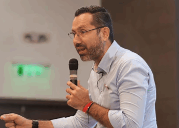 En una clara crítica a Gustavo Petro, alcalde de Bucaramanga, Jaime Andrés Beltrán Martínez cuestiona que los criminales hoy día se pavoneen en las tarimas y no los militares que ofrendan sus vidas por los colombianos 