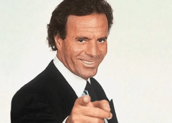Estallan los memes de Julio Iglesias con el advenimiento del séptimo mes del año 