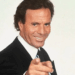 Estallan los memes de Julio Iglesias con el advenimiento del séptimo mes del año