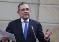 Presidente del Congreso Efraín Cepeda emitió discurso recordándole al gobierno que esa institución no es figura decorativa y defendió separación de poderes y respeto a la prensa, en presencia de Gustavo Petro, contra quien iban dirigidas muchas de sus palabras 