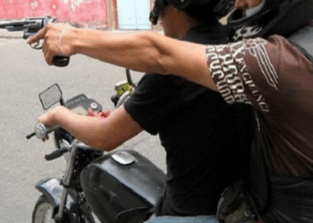 Quince trabajadores fueron secuestrados durante media hora y asaltados por dos atracadores que los despojaron de nómina y objetos personales en un predio militar de San Andrés. Ya hay un capturado 