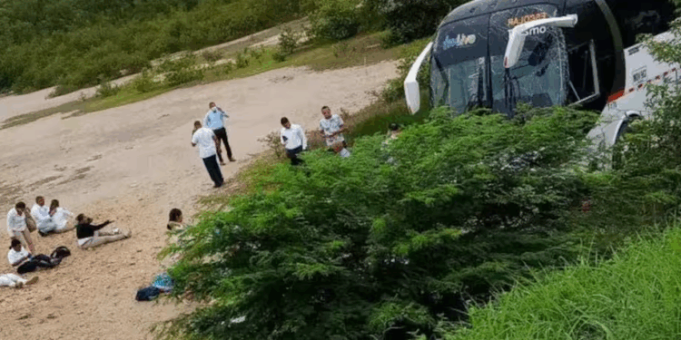 Un muerto y 20 heridos por siniestro vial de bus al servicio de hotel de isla Barú en Cartagena