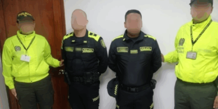 Capturados 12 policías que integraban una banda criminal en Bogotá. 
