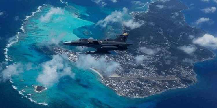 Dos Kfir sobrevolaron la isla en marco de la carrera corre como el viento de la Fuerza Aérea colombiana de la cual San Andrés es sede anfitriona. 