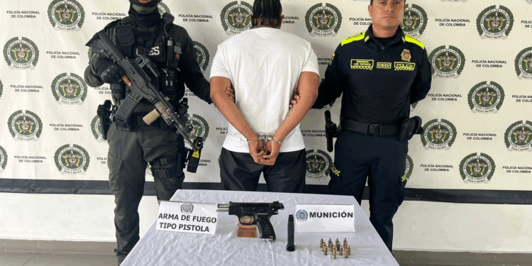 Capturan hombre con arma de fuego en El Cliff 
