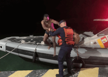Rescatados dos pescadores que naufragaron en el Mar Caribe 