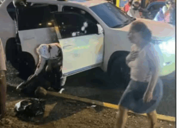 Revelan identidad de ocupantes de camioneta blindada atacada en Cali, persona muerta y capturados  