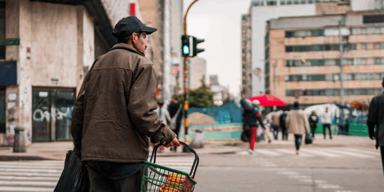Análisis: aumento de tasa de informalidad, empleo militante y cuentapropismo contribuyen a la caída del desempleo en Colombia 