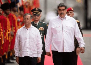 Petro desafía a Estados Unidos y se alinea con Maduro.