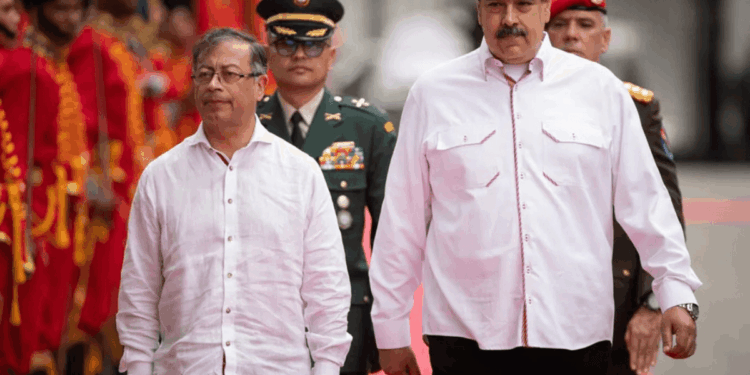 Petro desafía a Estados Unidos y se alinea con Maduro.