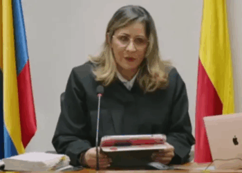 Si se prueba la permanencia irregular de la Juez Penal 44 de Bogotá, Sandra Heredia, en el cargo, el fallo condenatorio contra Álvaro Uribe Vélez debe ser revisado por usurpación de función. 