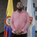 Secretario de Seguridad encargado y director de la OCCRE, Delroy Austin Gordon Fox con la camiseta puesta y sacando la cara por la administración frente a los bloqueos injustificados 