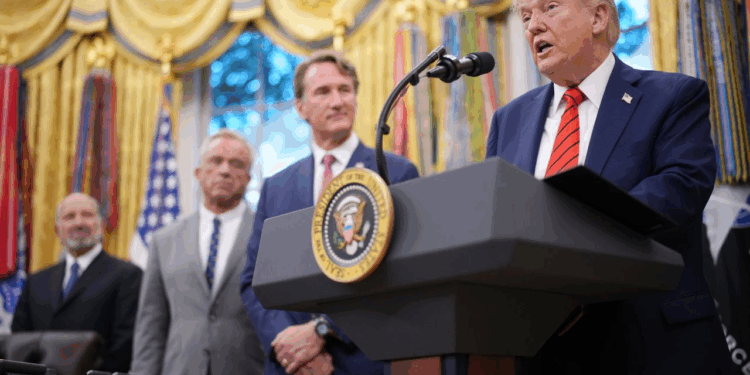 Presidente Donald Trump asegura que María Corina Machado lo llamó para decirle que recibía el premio Nobel en su honor. 
