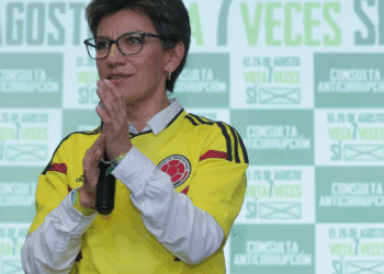 Así fue el duro ataque de la candidata Claudia López al candidato que encabeza las encuestas, Abelardo de la Espriella. 