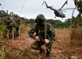 Bombardeo en el Guaviare contra disidencias de ‘Iván Mordisco’, ordenado por el presidente Gustavo Petro, deja al menos 19 muertos de la guerrilla y una captura 
