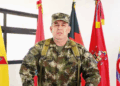 Senador revela testimonios ante la JEP que evidencian que el general Huertas, reincorporado al ejército por Petro y vinculado a alias Calarcá, fue el ideólogo de los falsos positivos. 