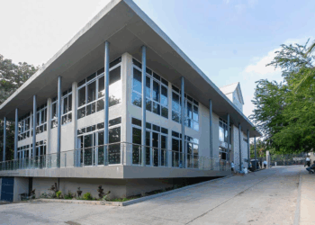 Petro recorrió la nueva sede del canal de televisión Teleislas, única obra de su gobierno en el archipiélago, impulsada por su exministro Mauricio Lizcano
