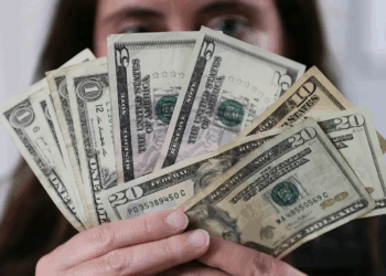 Dólar en Colombia continúa a la baja, la divisa se cotiza sobre los $3.600 pesos