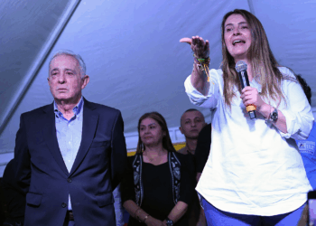 Precandidata Paloma Valencia asegura que el gobierno de Petro se esta robando el ahorro pensional para justificar el pago del subsidio al adulto mayor que viene desde el gobierno de Uribe