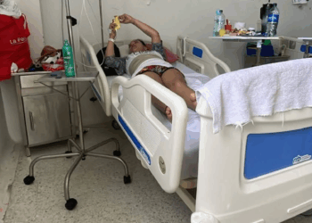 Paciente con fractura de columna espera hace un mes su traslado médico y en la ESE Hospital ya no tienen medicamento para tratar su dolor. 