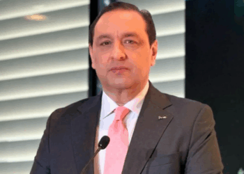 Abogada dice que a Jorge Alfredo Vargas lo obligaron a renunciar, y advierte que podría revertir el acuerdo de mutuo y demandar si se comprueba su inocencia 