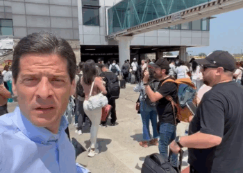 Senador Liberal Mauricio Gómez Amín estaba entre los pasajeros que fueron bajados de un vuelo de Avianca por amenaza de bomba en aeropuerto Ernesto Cortizzos de Barranquilla