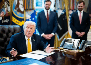 Donald Trump dice que tomaría Cuba, sea que la libere o la tome porque «está muy debilitada» 