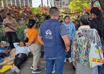 Concejal de Medellín enfrenta con bate en mano a  delegado de Derechos Humanos por toma de la Alpujarra y acusa a la minga indígena de sitiar entidades publicas y secuestrar a trabajadores en sus oficinas 