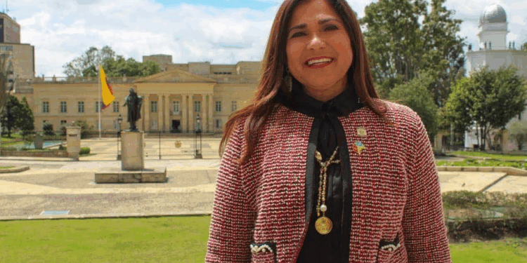Reforma al régimen de carreras administrativas promovida por representante Elizabeth Jay-Pang Díaz evitará conflictos migratorio-laborales a la hora de proveer cargos en el departamento por vía de concursos nacionales 