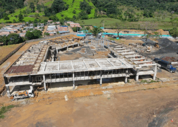 Petro inauguró un colegio-universidad sin servicios públicos: cuatro meses después, sigue cerrado   