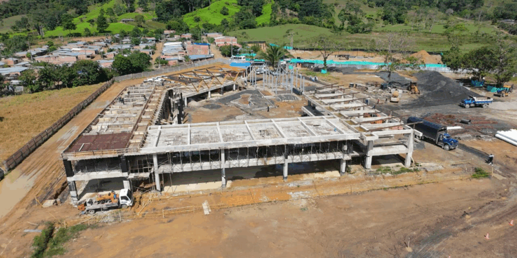 Petro inauguró un colegio-universidad sin servicios públicos: cuatro meses después, sigue cerrado