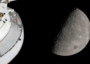 Tripulación del Artemis II asegura que «ahora mismo podemos ver la luna desde la escotilla de acoplamiento. Es una vista preciosa.» 