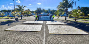 En San Andrés isla, Armada de Colombia incauta más de una tonelada de clorhidrato de cocaína en barco smart 