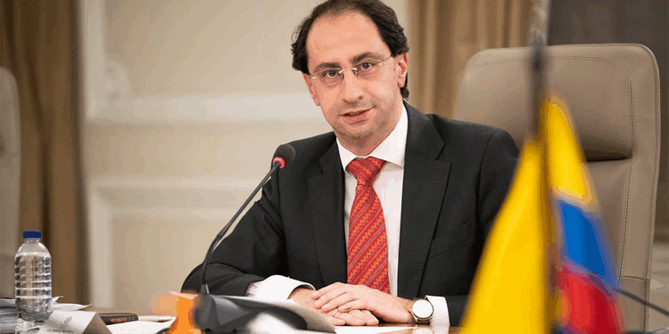 José Manuel Restrepo, fórmula vicepresidencial de Abelardo de la Espriella explicó por qué y cómo se hará un recorte en el tamaño del Estado para ajustar el gasto público, eliminar burocracia innecesaria, evasión, corrupción y contrabando para un mejor funcionamiento de la nación 