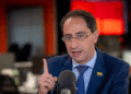 Candidato a vicepresidente José Manuel Restrepo desmiente mitos que la campaña de cepeda les atribuye en materia de salario mínimo, matrícula cero y otros temas económicos y sociales. 
