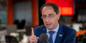 Candidato a vicepresidente José Manuel Restrepo desmiente mitos que la campaña de cepeda les atribuye en materia de salario mínimo, matrícula cero y otros temas económicos y sociales. 